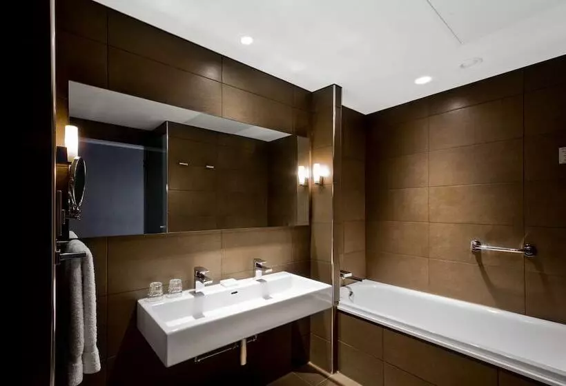 اتاق خانوادگی, Radisson Blu Manchester Airport