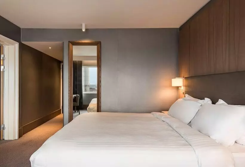 اتاق خانوادگی, Radisson Blu Manchester Airport