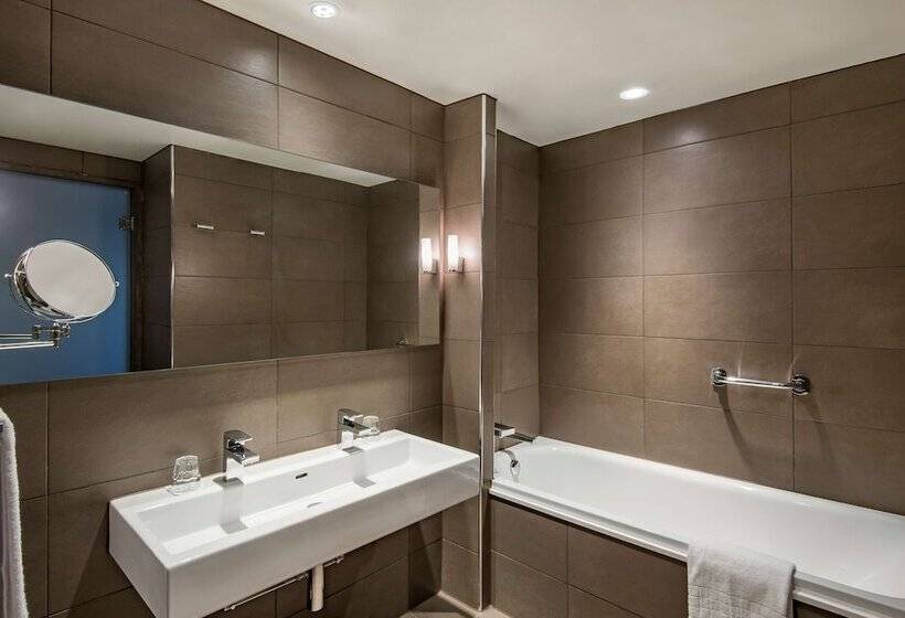 Семейный Номер, Radisson Blu Manchester Airport