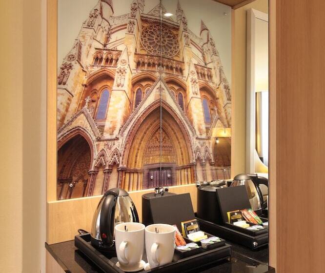 Номер Стандарт, Renaissance London Heathrow