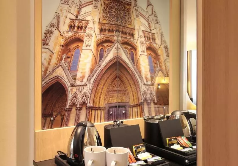 景色の見えるスーペリアルーム, Renaissance London Heathrow