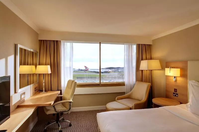 景色の見えるスーペリアルーム, Renaissance London Heathrow