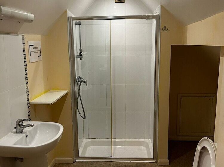 스탠다드 룸, The Rose And Crown