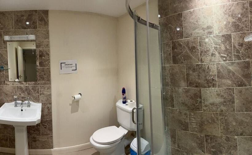 디럭스 룸, The Rose And Crown