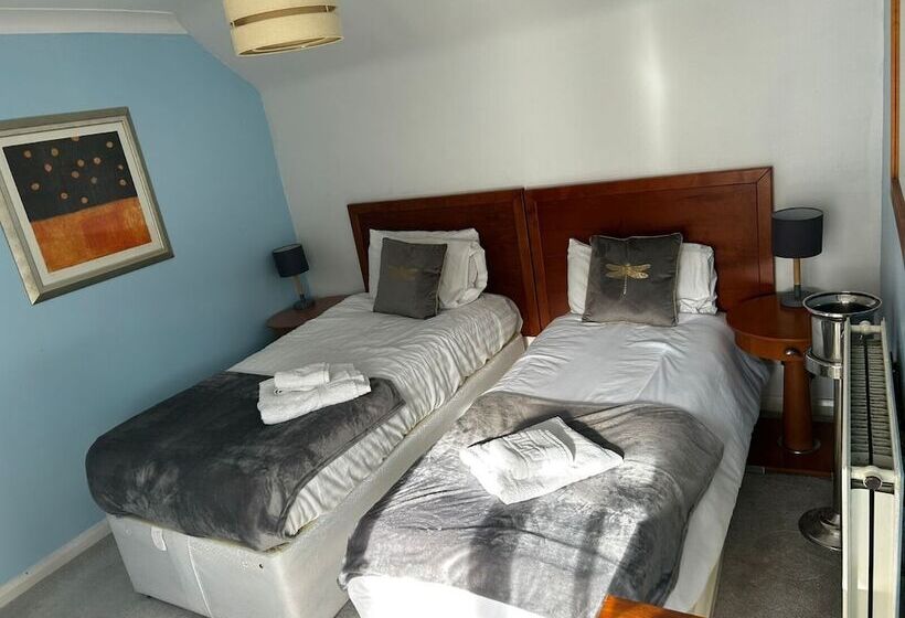 스탠다드 룸, The Rose And Crown