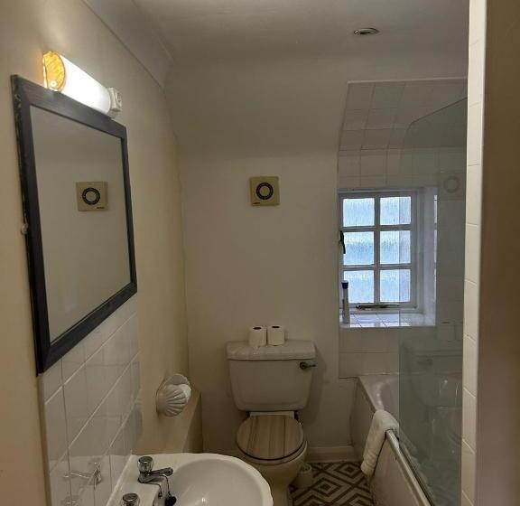 스탠다드 룸, The Rose And Crown