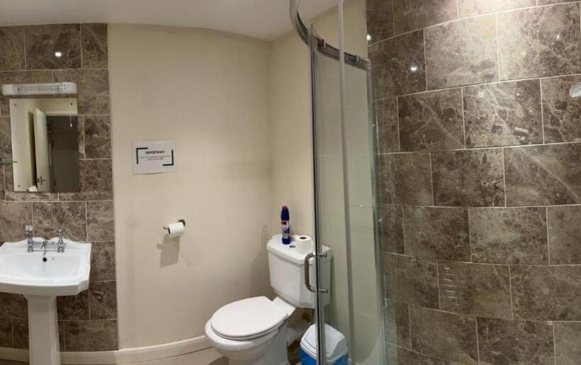 디럭스 룸, The Rose And Crown