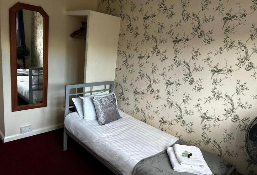 스탠다드 트리플 룸, The Rose And Crown