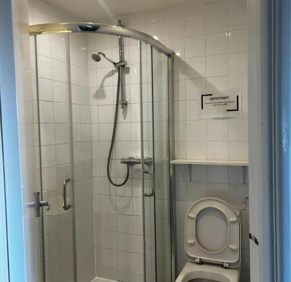 스탠다드 룸, The Rose And Crown