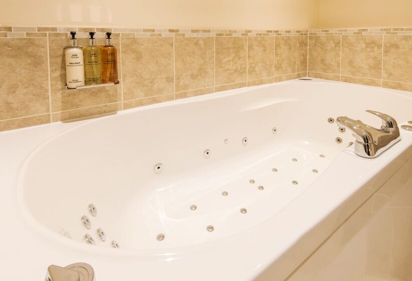 اتاق خانوادگی, The Royal Castle