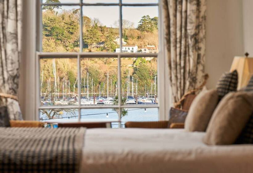 اتاق خانوادگی, The Royal Castle