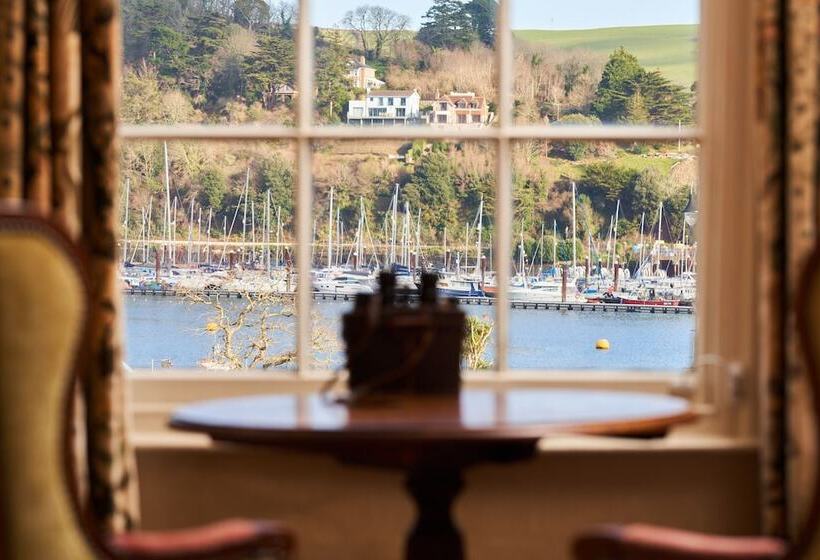 اتاق خانوادگی, The Royal Castle