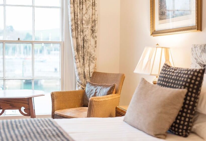 اتاق خانوادگی, The Royal Castle