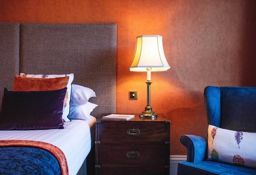 اتاق استاندارد یک نفره, The Royal Castle