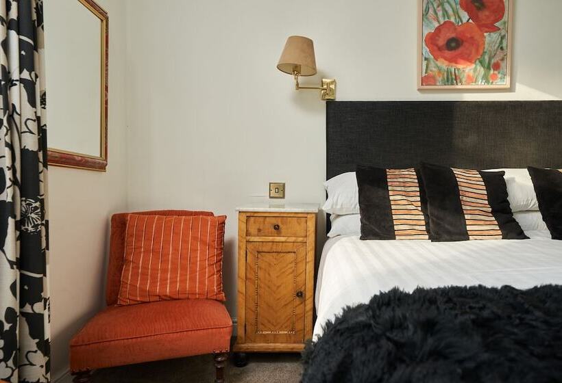 اتاق استاندارد یک نفره, The Royal Castle