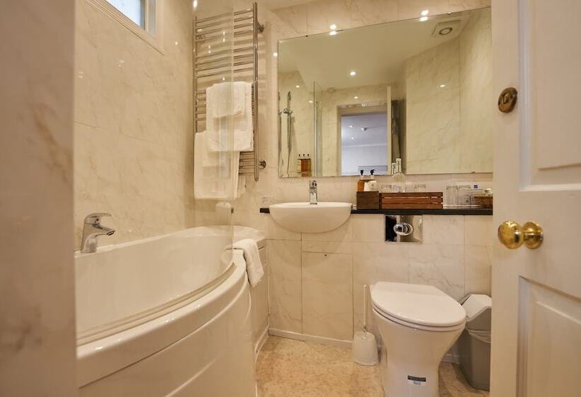 اتاق استاندارد, The Royal Castle