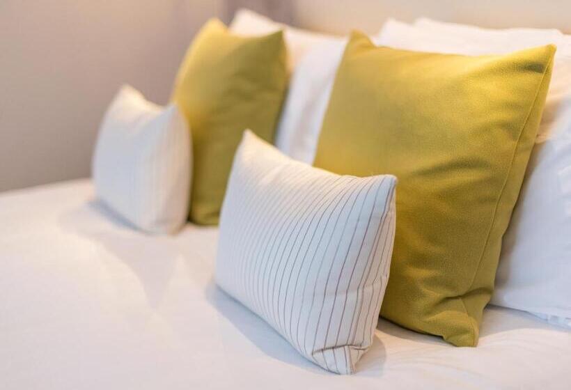 标准间, The Royal & Fortescue