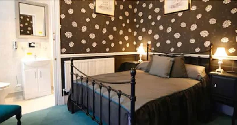 חדר סטנדרט, The Royal