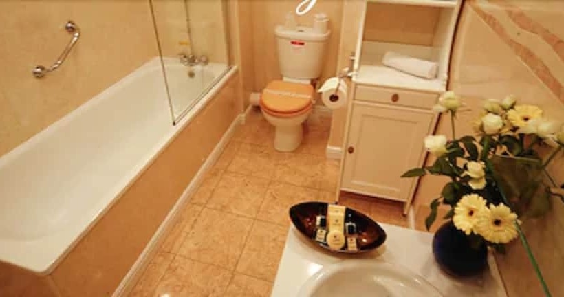 חדר סטנדרט, The Royal