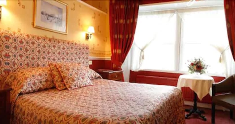 חדר משפחתי, The Royal