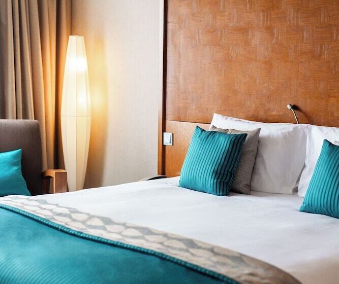 标准间, The Royal Yacht