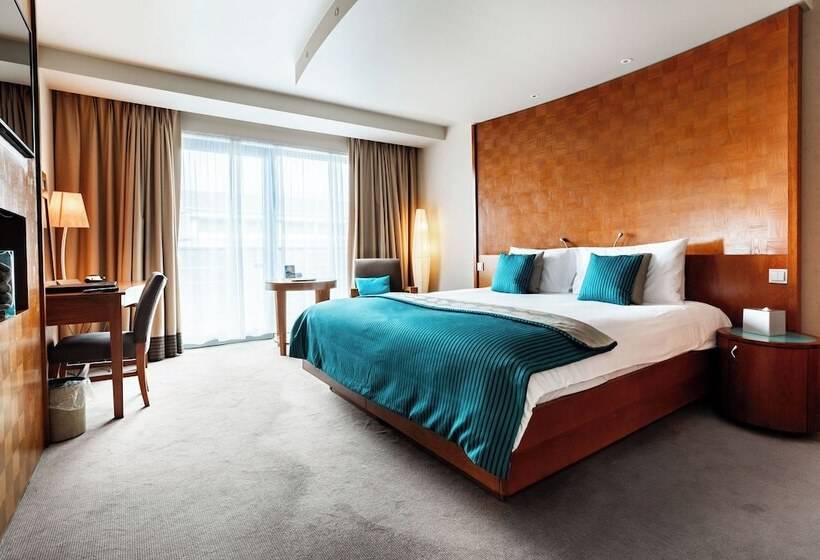 标准间, The Royal Yacht