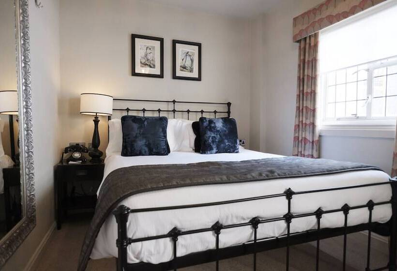 Номер Стандарт, The White Swan