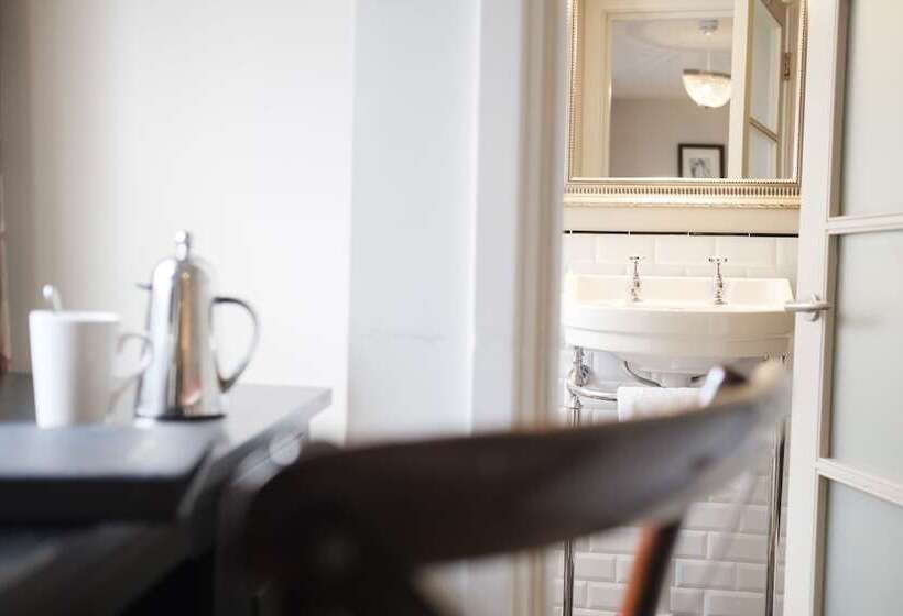 Номер Стандарт, The White Swan