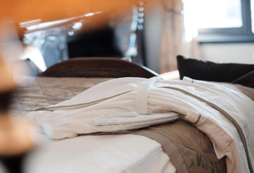 Номер Superior, The White Swan