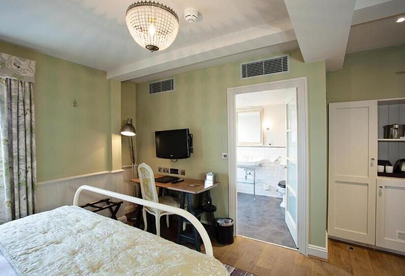 Номер Стандарт, The White Swan