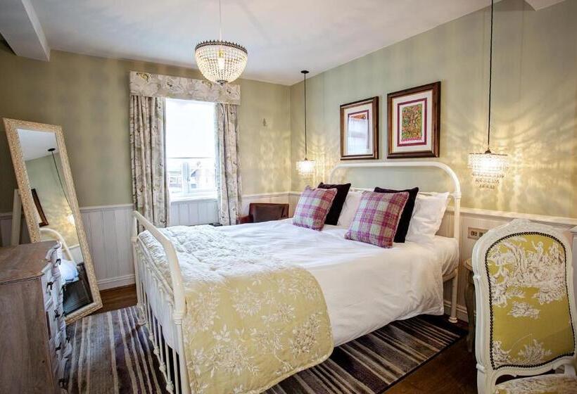 Номер Стандарт, The White Swan