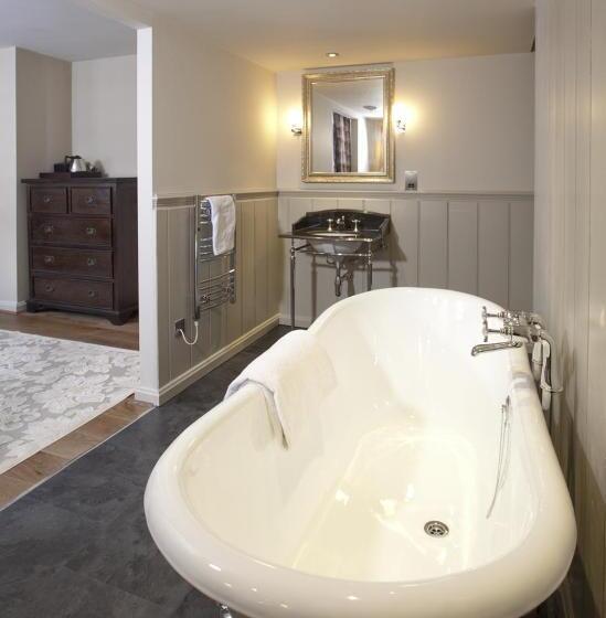 Номер Стандарт, The White Swan