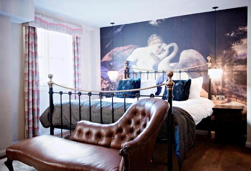 Номер Стандарт, The White Swan