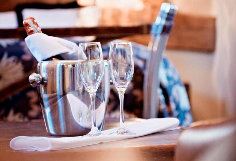 Номер Superior, The White Swan