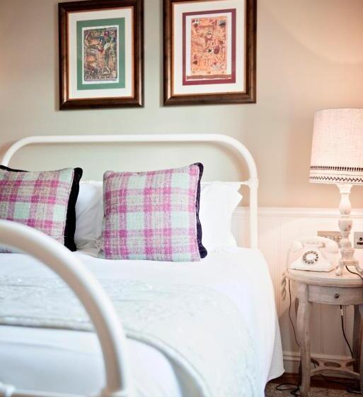 Номер Стандарт, The White Swan