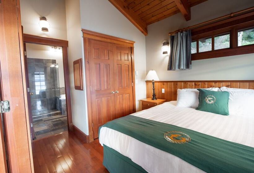 Deluxe Suite, April Point Resort