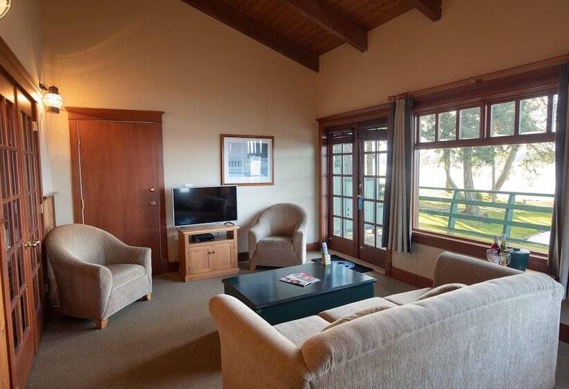 Lakosztály, April Point Resort