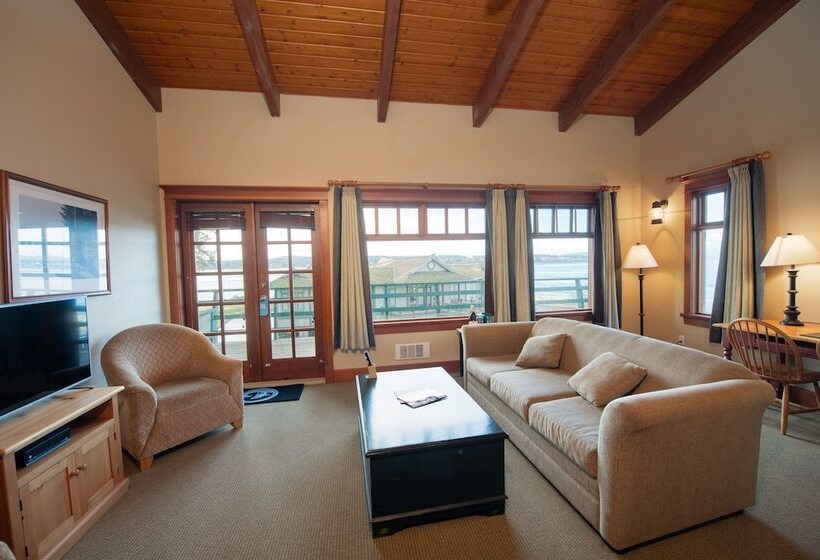 Lakosztály, April Point Resort