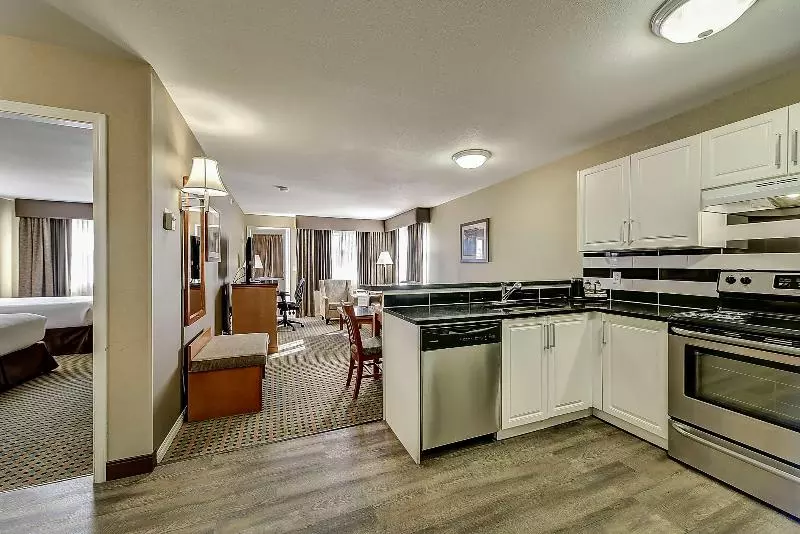 クイーンサイズベッドのスイートルーム, Best Western Plus Osoyoos Hotel And Suites