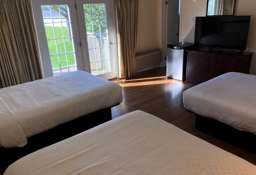 غرفة قياسية ثلاثية, Coach House Inn