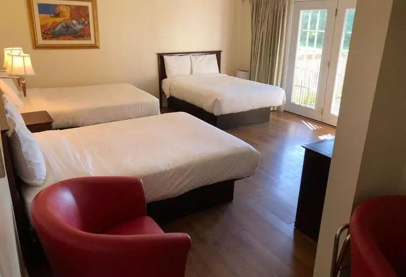 スタンダードトリプルルーム, Coach House Inn