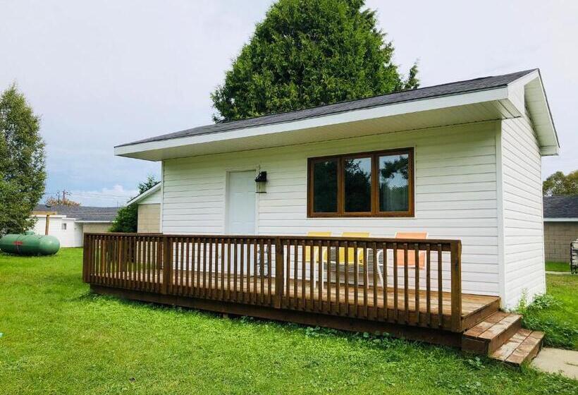 بنجلو قياسى مطلّ علي الحديقة, Coach House Inn