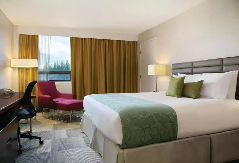 اتاق استاندارد با تخت بزرگ, Coast Prince George Hotel By Apa