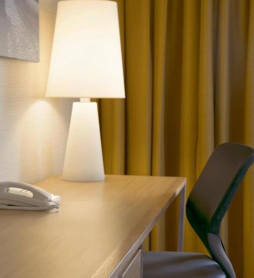 חדר סטנדרט עם מיטת קווין, Coast Prince George Hotel By Apa