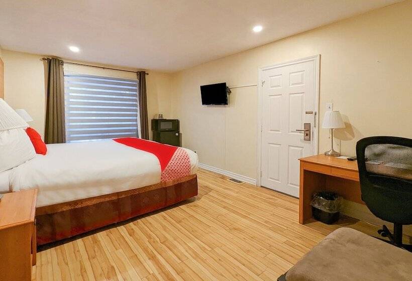 Номер Стандарт, First Canada Hotel Cornwall Hwy 401 On