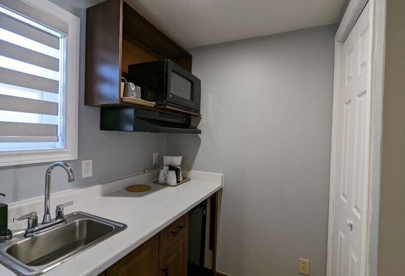 חדר סטנדרט, First Canada Hotel Cornwall Hwy 401 On