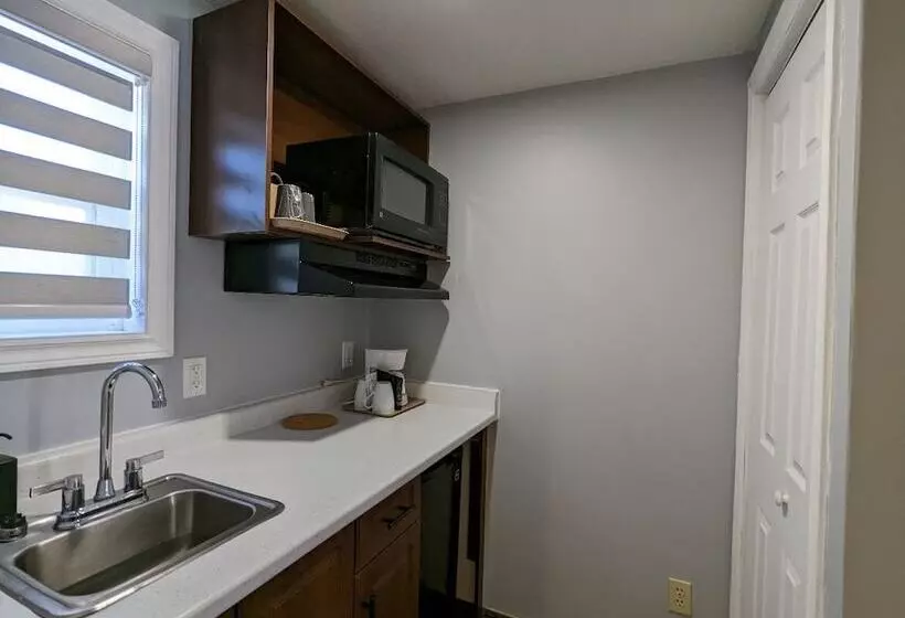 Standard-huone, First Canada Hotel Cornwall Hwy 401 On