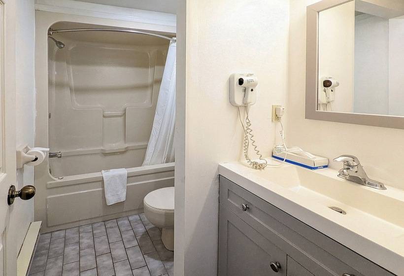 חדר סטנדרט, First Canada Hotel Cornwall Hwy 401 On