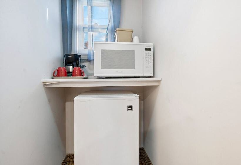 חדר סטנדרט, First Canada Hotel Cornwall Hwy 401 On