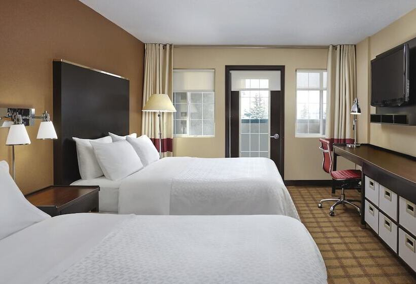 ２ダブルベッドのスタンダードルーム, Four Points By Sheraton Hotel & Suites Calgary West